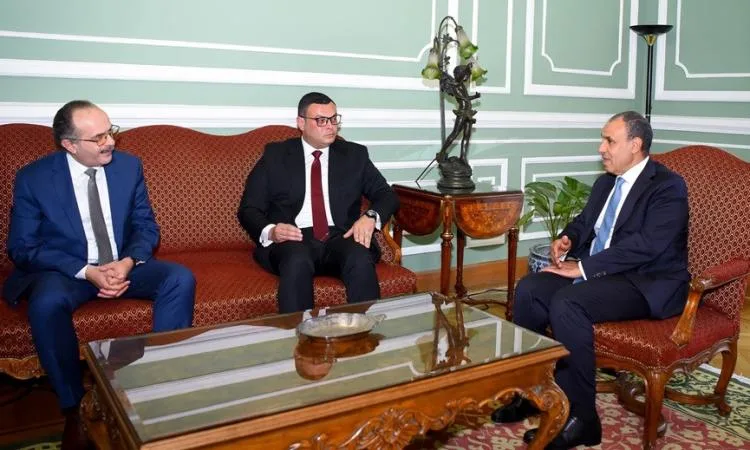وزير الخارجية والهجرة يلتقي وزير الإسكان والمرافق والمجتمعات العمرانية