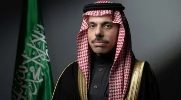 وزير الخارجية يتلقى مكالمة هاتفية من نظيره في بريطانيا