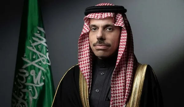 وزير الخارجية يتلقى مكالمة هاتفية من نظيره في بريطانيا