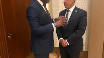 وزير الخارجية يجري اجتماعات مكثفة مع مجموعة من نظرائه ومسؤولي الاتحاد الإفريقي