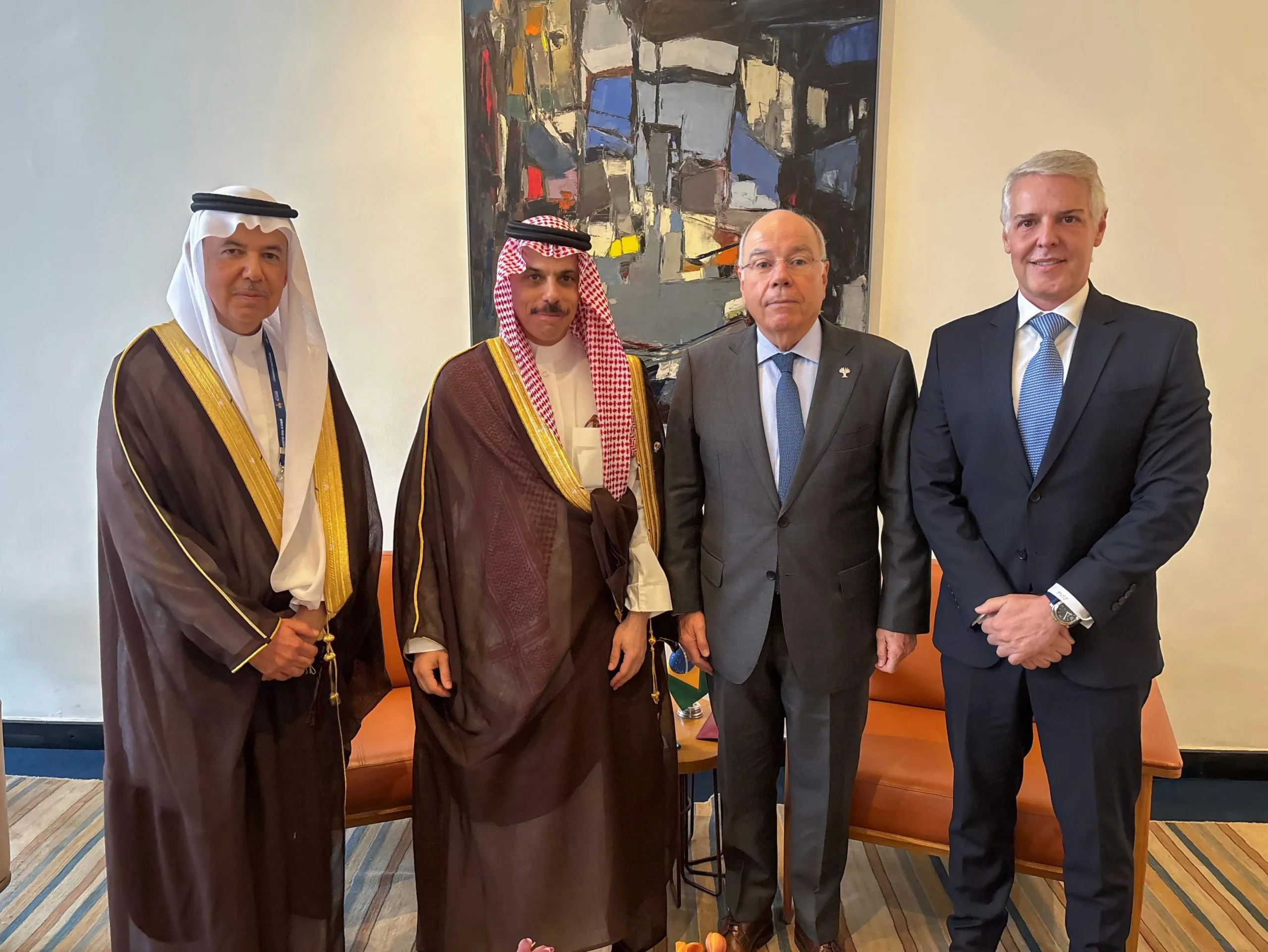 وزير الخارجية يلتقي بنظيره البرازيلي خلال فعاليات بريكس 2025 وزير الخارجية يلتقي بنظيره البرازيلي خلال فعاليات بريكس 2025