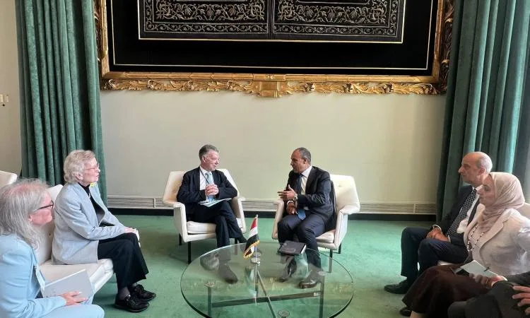 وزير الخارجية يلتقي زعماء مجموعة الحكماء المؤيدة للسلام وزير الخارجية يلتقي زعماء مجموعة الحكماء المؤيدة للسلام