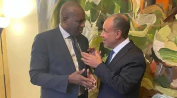 وزير الخارجية يناقش مع نظيره البريطاني مستجدات الأوضاع في غزة