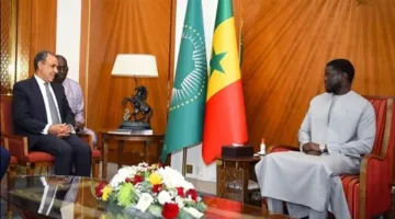 وزير الخارجية ينقل رسالة مكتوبة من الرئيس السيسي إلى وزير خارجية السنغال