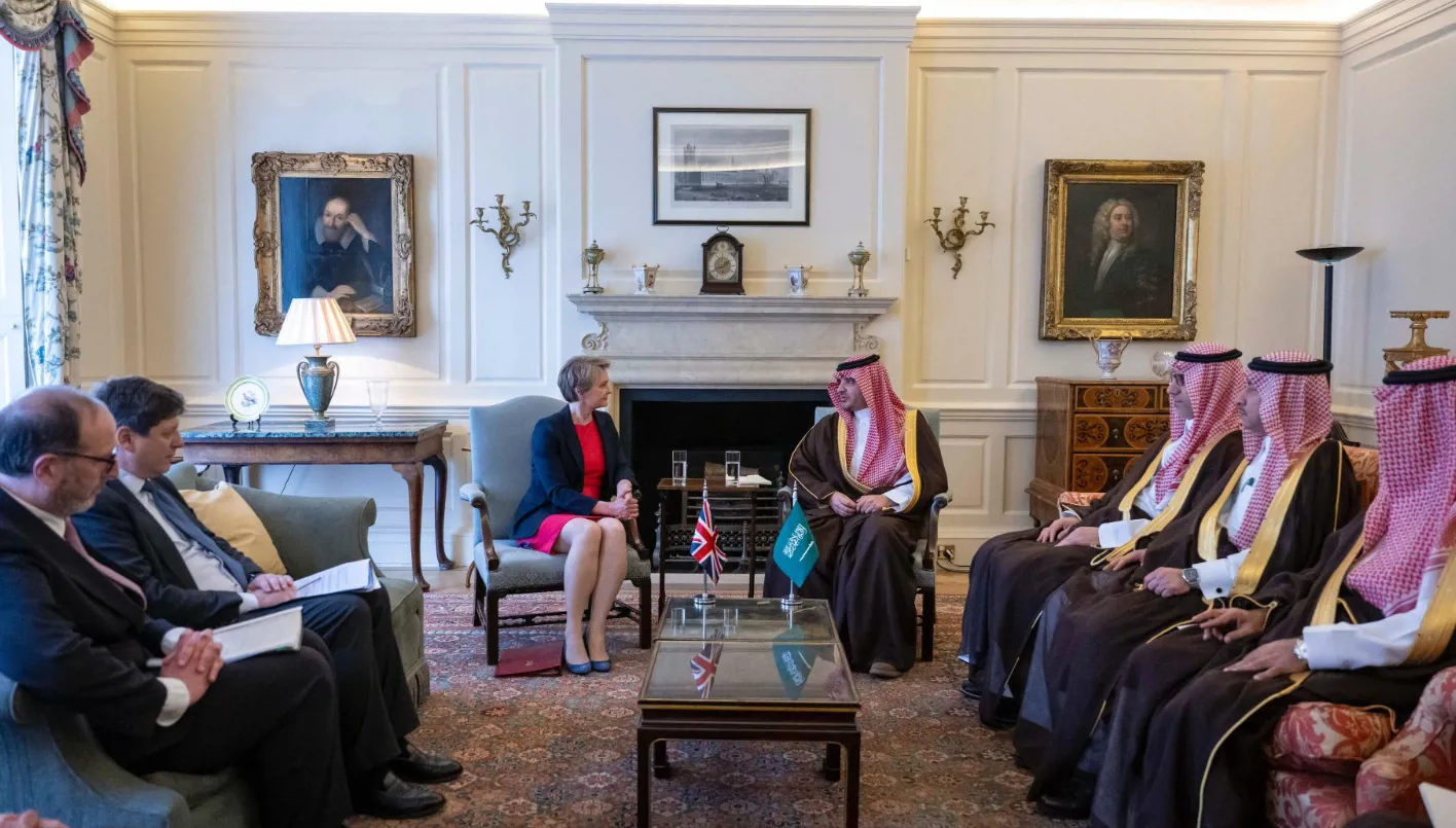وزير الداخلية السعودي في لندن: نعمل على تعزيز مستوى التعاون وزير الداخلية السعودي في لندن: نعمل على تعزيز مستوى التعاون