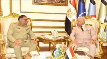 وزير الدفاع يجتمع برئيس الأركان المشتركة في باكستان – تفاصيل اللقاء