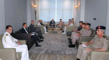 وزير الدفاع يلتقي نظيره الإيطالي لبحث قضايا التعاون العسكري