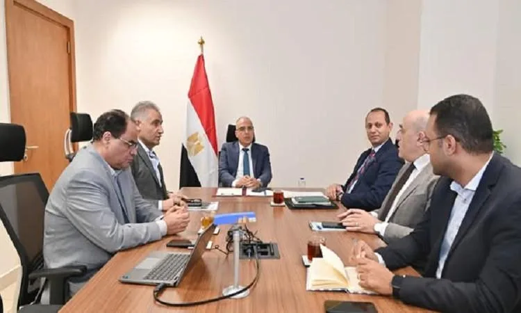 وزير الري: نظام شامل لمنع انتشار ورد النيل في المجاري المائية والترع ومجرى النهر وزير الري: نظام شامل لمنع انتشار ورد النيل في المجاري المائية والترع ومجرى النهر