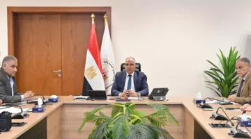 وزير الري يراقب استعدادات النظام المائي خلال موسم الذروة الحاجة.