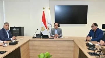 وزير الري يستعرض أفكار تحسين واجهات المدن الواقعة على ضفاف النيل