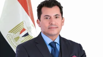 وزير الرياضة يزور حسن شحاتة للاطمئنان على صحته