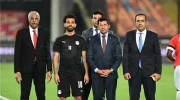 وزير الرياضة يوضح موقفه بشأن محاولته إقناع محمد صلاح بعدم الاعتزال دوليًا