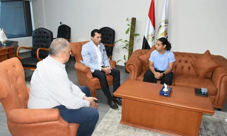 وزير الرياضة يُعرب عن التزام الدولة بتوفير الدعم للمواهب في جميع الرياضات وزير الرياضة يُعرب عن التزام الدولة بتوفير الدعم للمواهب في جميع الرياضات