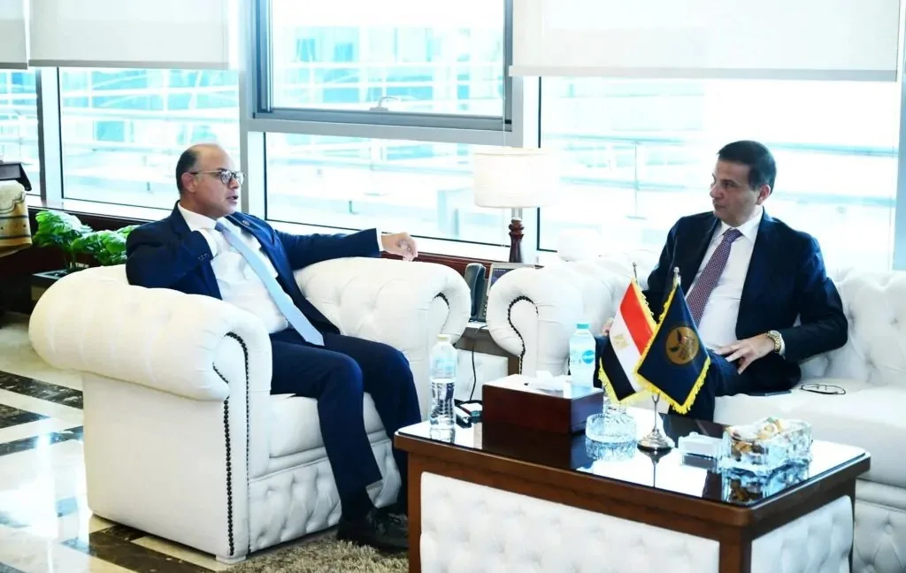 وزير الزراعة ورئيس “هيئة الرقابة المالية” يبحثان سبل تسريع تفعيل صندوق الدعم الزراعي وزير الزراعة ورئيس “هيئة الرقابة المالية” يبحثان سبل تسريع تفعيل صندوق الدعم الزراعي