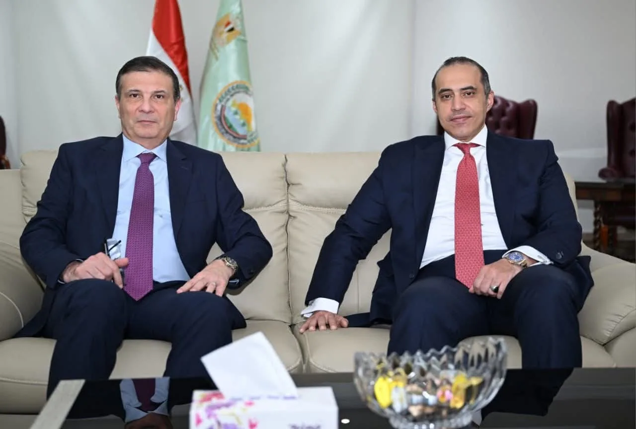 وزير الزراعة يلتقي وزير الشؤون القانونية والنيابية لبحث التعديلات المنتظرة على قانون التعاونيات الزراعية وزير الزراعة يلتقي وزير الشؤون القانونية والنيابية لبحث التعديلات المنتظرة على قانون التعاونيات الزراعية