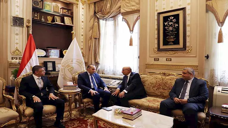 وزير الشؤون البرلمانية يبارك لرئيس السلطة القضائية ويثني على الدور المحوري له وزير الشؤون البرلمانية يبارك لرئيس السلطة القضائية ويثني على الدور المحوري له