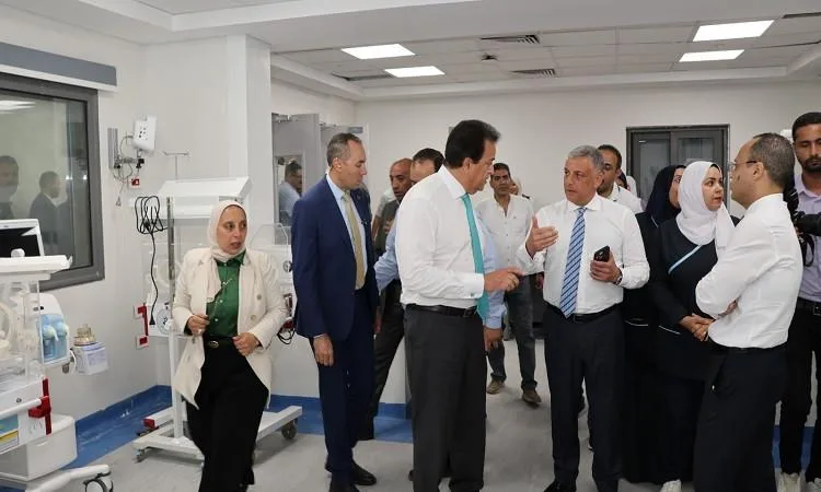 وزير الصحة ومحافظ الإسماعيلية يزوران موقع إنشاء المركز الدولي للتأهيل وزير الصحة ومحافظ الإسماعيلية يزوران موقع إنشاء المركز الدولي للتأهيل