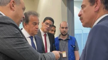 وزير الصحة ووزير الطيران المدني يزوران عيادات الحجر الصحي وأجهزة إزالة الرجفان القلبي الجديدة في مطار القاهرة الدولي