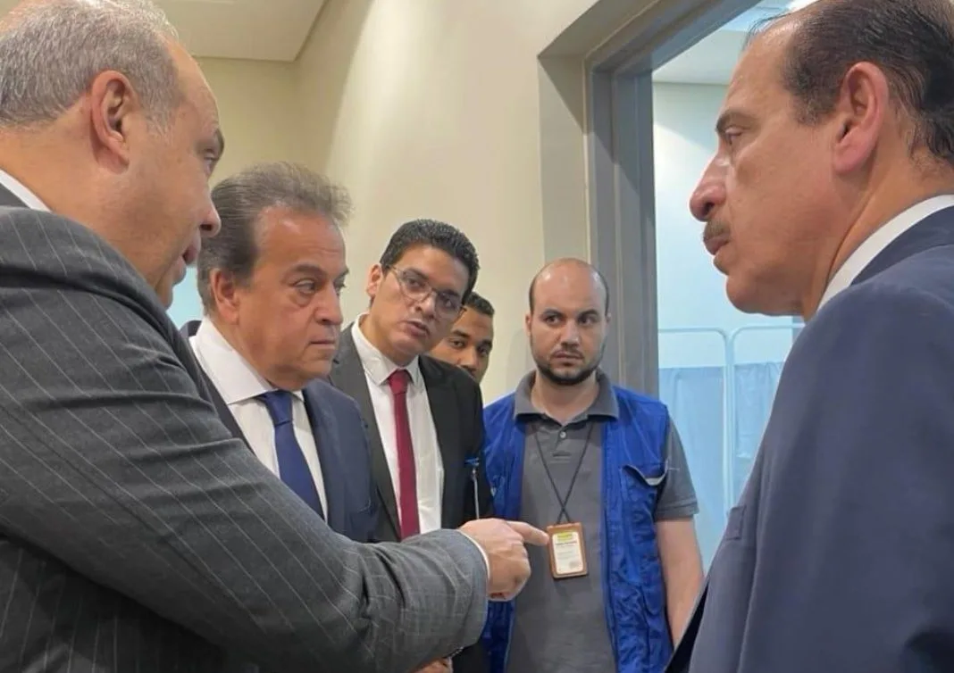 وزير الصحة ووزير الطيران المدني يزوران عيادات الحجر الصحي وأجهزة إزالة الرجفان القلبي الجديدة في مطار القاهرة الدولي وزير الصحة ووزير الطيران المدني يزوران عيادات الحجر الصحي وأجهزة إزالة الرجفان القلبي الجديدة في مطار القاهرة الدولي