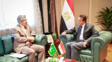 وزير الصحة يجتمع بالسفير الباكستاني لمناقشة سبل التعاون في مجالات الصحة