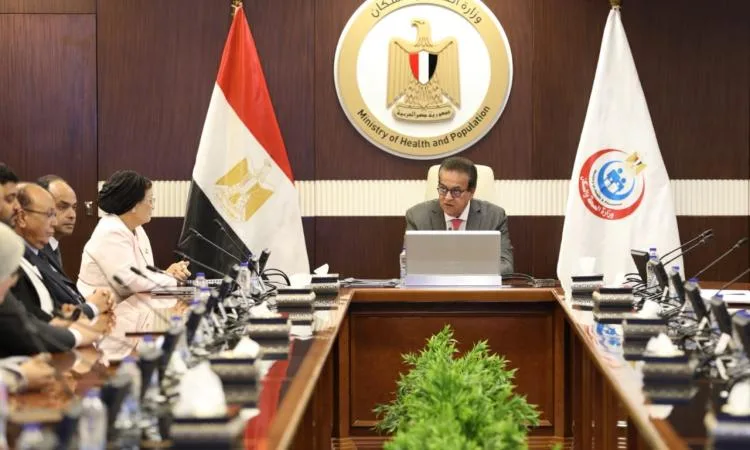 وزير الصحة يشارك في تسليم شهادات الدبلوم المهني لإدارة الأعمال