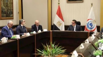 وزير الصحة يلتقي رئيس اتحاد صناعة الأدوية الإيطالية لتعزيز التعاون في المجال.
