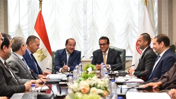 وزير الصحة يناقش استدامة تمويل التأمين الصحي الشامل واقتراحات تعديل مساهمة التكافل