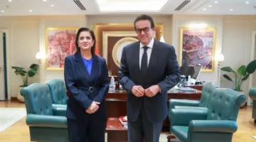وزير الصحة يناقش مع المدير الإقليمي لمنظمة الصحة العالمية تعزيز التعاون في مجالات المبادرات والتحول الرقمي وإنتاج الأدوية واللقاحات.