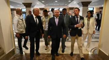 وزير الصناعة والنقل يقوم بجولة في محطة الركاب السياحية بميناء الإسكندرية