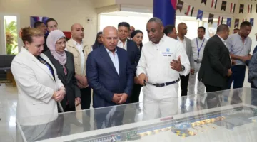 وزير الصناعة يقوم بجولة تفقدية في استثمارات مصنع مارس التي تصل إلى 450 مليون دولار خلال زيارته الرسمية الأولى