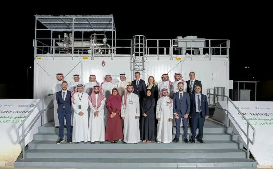 وزير الطاقة يعلن عن بدء تشغيل أول نظام لالتقاط الكربون من الهواء بشكل مباشر.