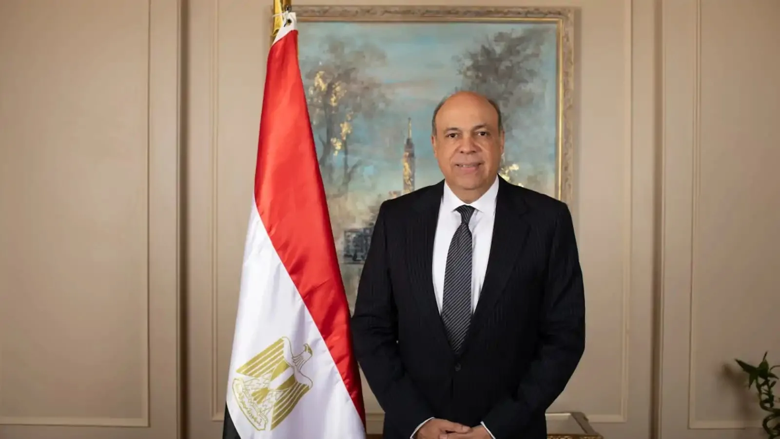 وزير الطيران المدني يهنئ موظفي القطاع بمناسبة ذكرى ثورة 30 يونيو ويثني على جهودهم