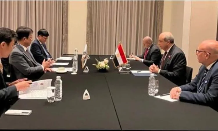 وزير الطيران يتباحث مع نظيره الكوري حول التعاون في قطاع النقل الجوي وزير الطيران يتباحث مع نظيره الكوري حول التعاون في قطاع النقل الجوي