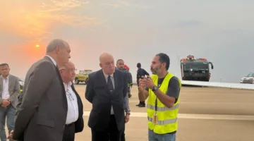 وزير الطيران يراقب الاستجابة لهبوط اضطراري لطائرة خاصة أجنبية بسبب خلل تقني.