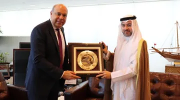 وزير الطيران يستعرض أوجه التعاون مع رئيس الإدارة العامة للطيران المدني في الكويت
