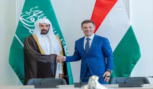وزير العدل يتناول مع نظيره المجري طرق تعزيز التعاون بين البلدين