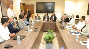 وزير العمل يشدد على زيادة حملات التفتيش لضمان تطبيق الحد الأدنى للأجور في القطاع الخاص