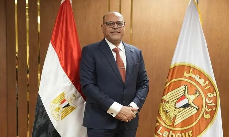 وزير العمل يعلن عن توفير 178 وظيفة جديدة في الإمارات وزير العمل يعلن عن توفير 178 وظيفة جديدة في الإمارات