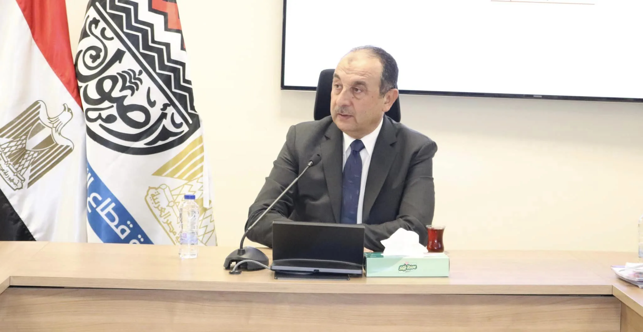 وزير القطاع العام يوضح خطوات استئناف تشغيل مصنع الأنودات الكربونية في العين السخنة