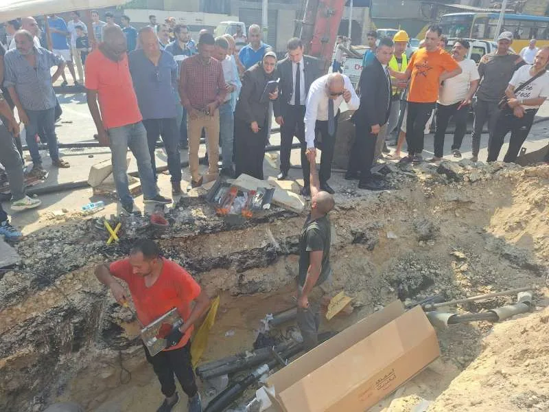 وزير الكهرباء يتفقد جهود إصلاح عطل الكابل الأرضي بالجيزة الذي أدى إلى انقطاع التيار الكهربائي