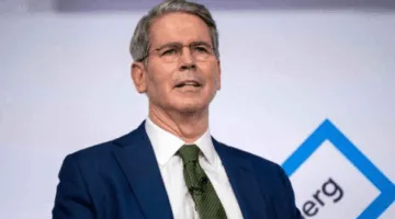 وزير المالية الأمريكي يطالب بإعادة تقييم مشاريع الاحتياطي الفيدرالي وينفي إمكانية استقالة باول