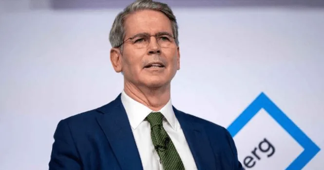 وزير المالية الأمريكي يطالب بإعادة تقييم مشاريع الاحتياطي الفيدرالي وينفي إمكانية استقالة باول وزير المالية الأمريكي يطالب بإعادة تقييم مشاريع الاحتياطي الفيدرالي وينفي إمكانية استقالة باول