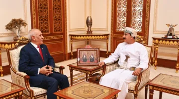 وزير المكتب السلطاني يودع السفير التونسي بمناسبة مغادرته