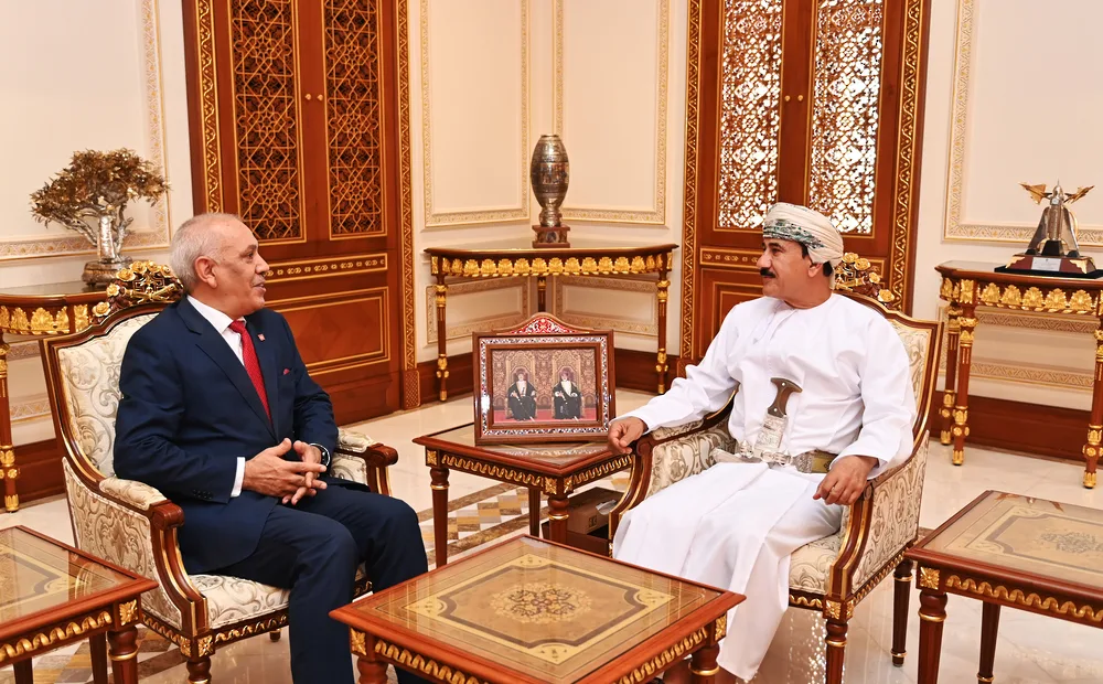 وزير المكتب السلطاني يودع السفير التونسي بمناسبة مغادرته