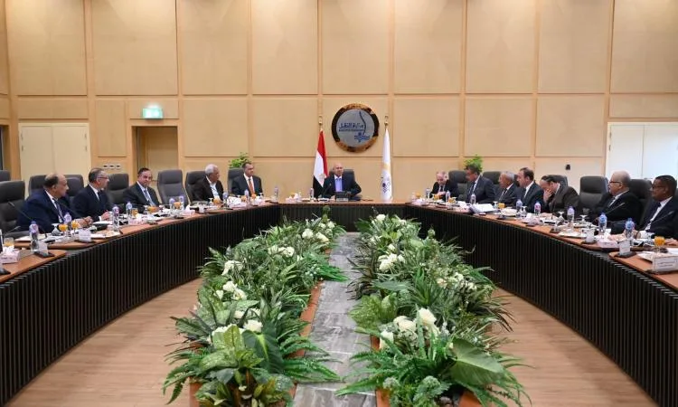 وزير النقل يتولى رئاسة الاجتماع العام العادي للشركة القابضة للنقل البحري والبري. وزير النقل يتولى رئاسة الاجتماع العام العادي للشركة القابضة للنقل البحري والبري.
