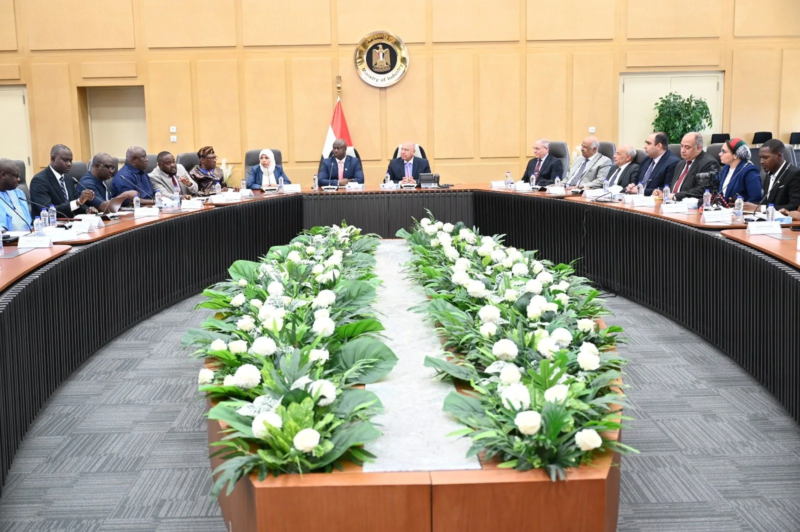 وزير النقل يلتقي بنظيره من سيراليون لمناقشة تعزيز التعاون المشترك وزير النقل يلتقي بنظيره من سيراليون لمناقشة تعزيز التعاون المشترك
