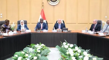 وزير النقل يلتقي نظيره في سيراليون لمناقشة التعاون في مجالات النقل المتنوعة