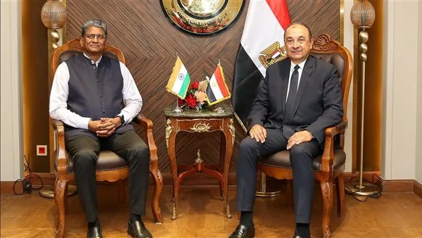 وزير قطاع الأعمال والسفير الهندي يستعرضان إمكانات تعزيز التعاون في المجالات الصناعية والاستثمارية