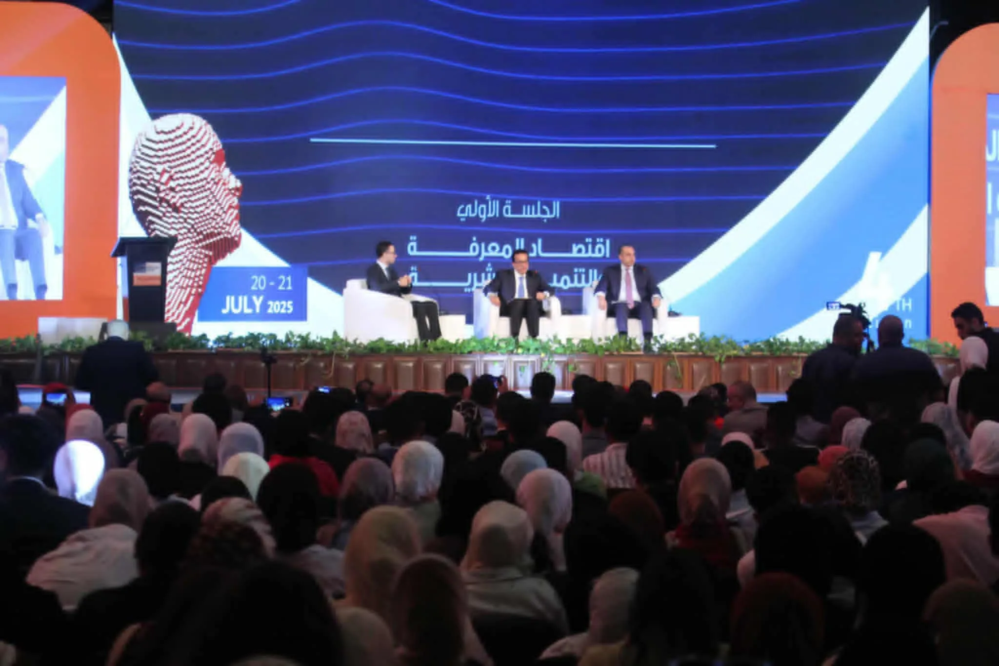 وزير الثقافة يحضر انطلاق النسخة الرابعة من ملتقى شباب المعرفة في جامعة القاهرة وزير الثقافة يحضر انطلاق النسخة الرابعة من ملتقى شباب المعرفة في جامعة القاهرة