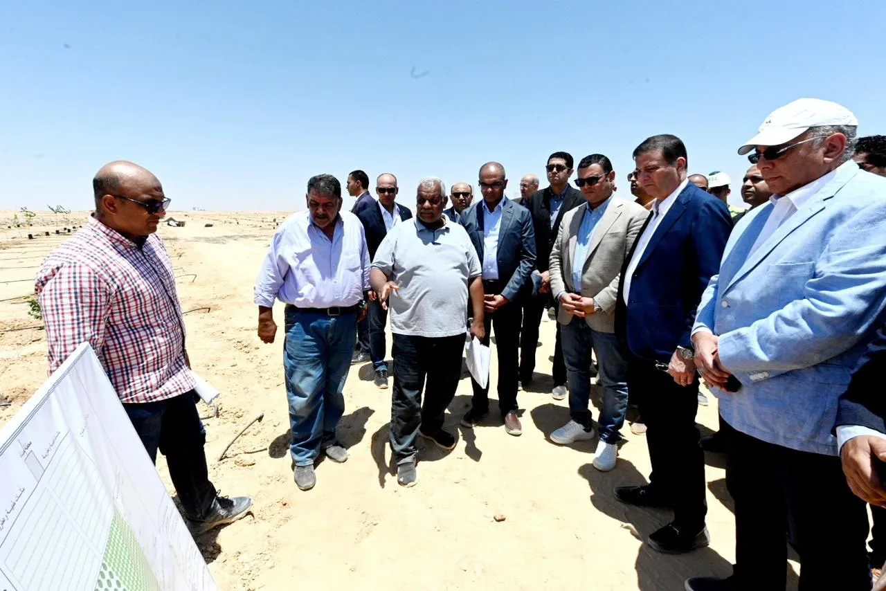 وزيرا الإسكان والزراعة يزوران محطة تحلية مياه البحر في العلمين الجديدة